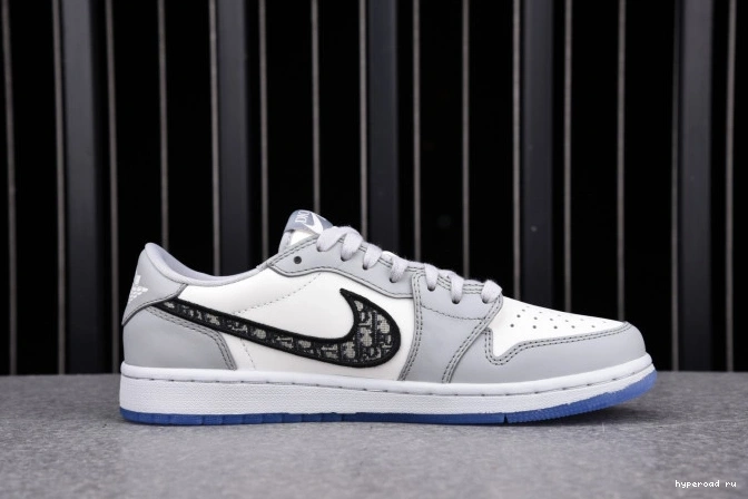 1 LOW shoe X CN8607-002 (DR OG box) JORDAN DR 0522